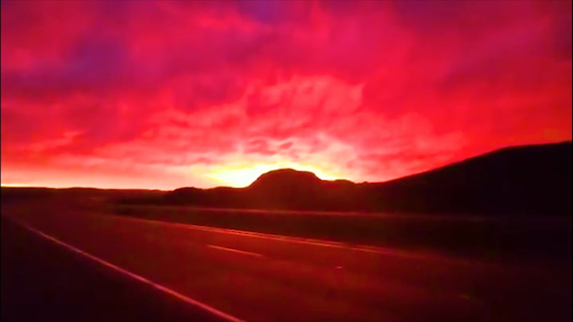 Why Does the Sky Turn Red at Sunrise and Sunset?