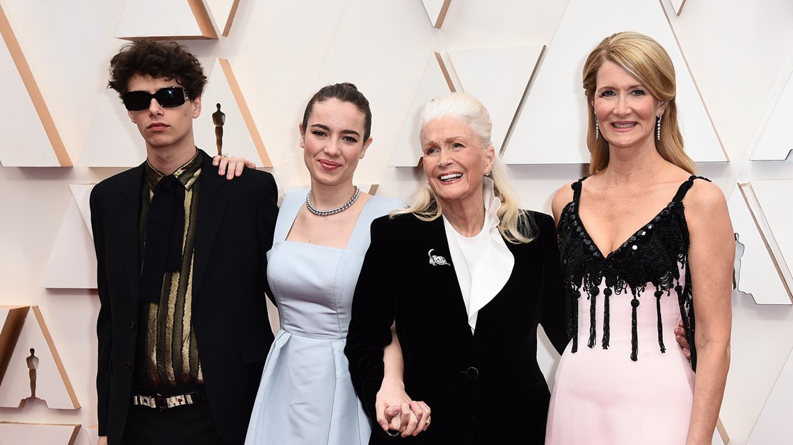 Regina King wears half a million dollars worth of jewelry to the Oscars