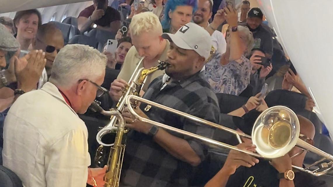 A flight delay, a jazz band and a viral moment: How Dave Koz and