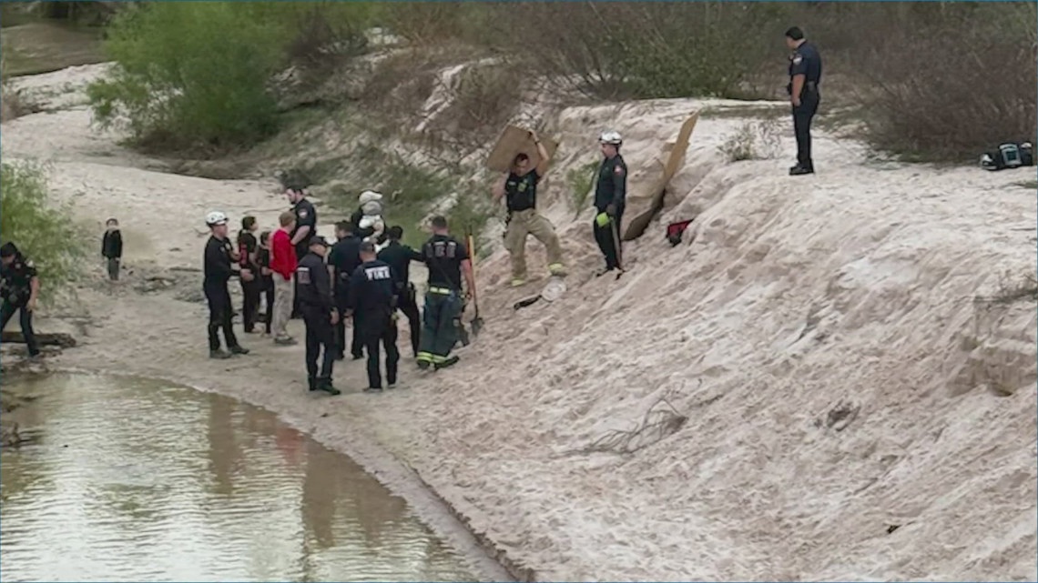 12-year-old girl rescued after sand hole collapses in Texas