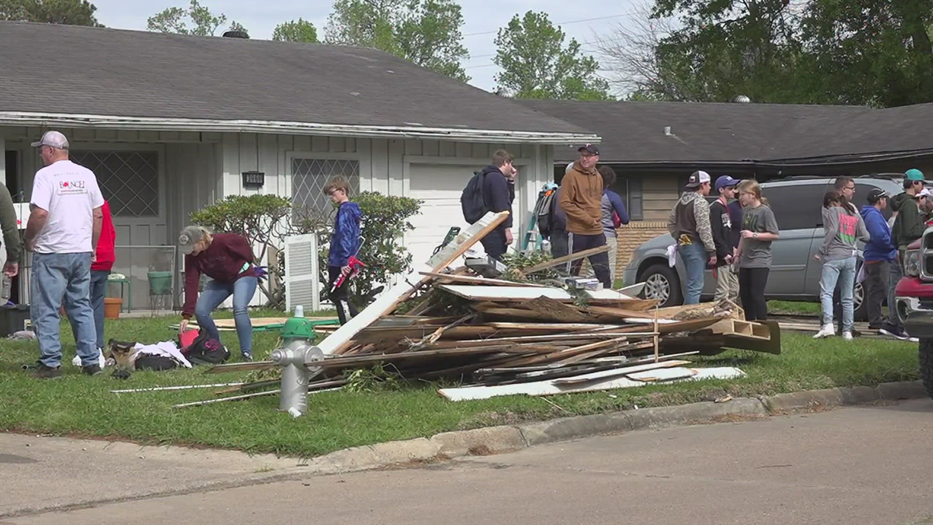 A group of Texas teenagers are going to spend their Spring Break giving back to the community and helping those in need.