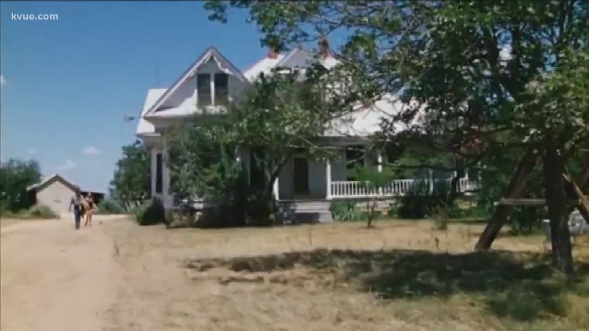 No need to wait until Halloween to get spooked. You can dine in the original home featured in the 1970s film Texas Chainsaw Massacre in Kingsland.