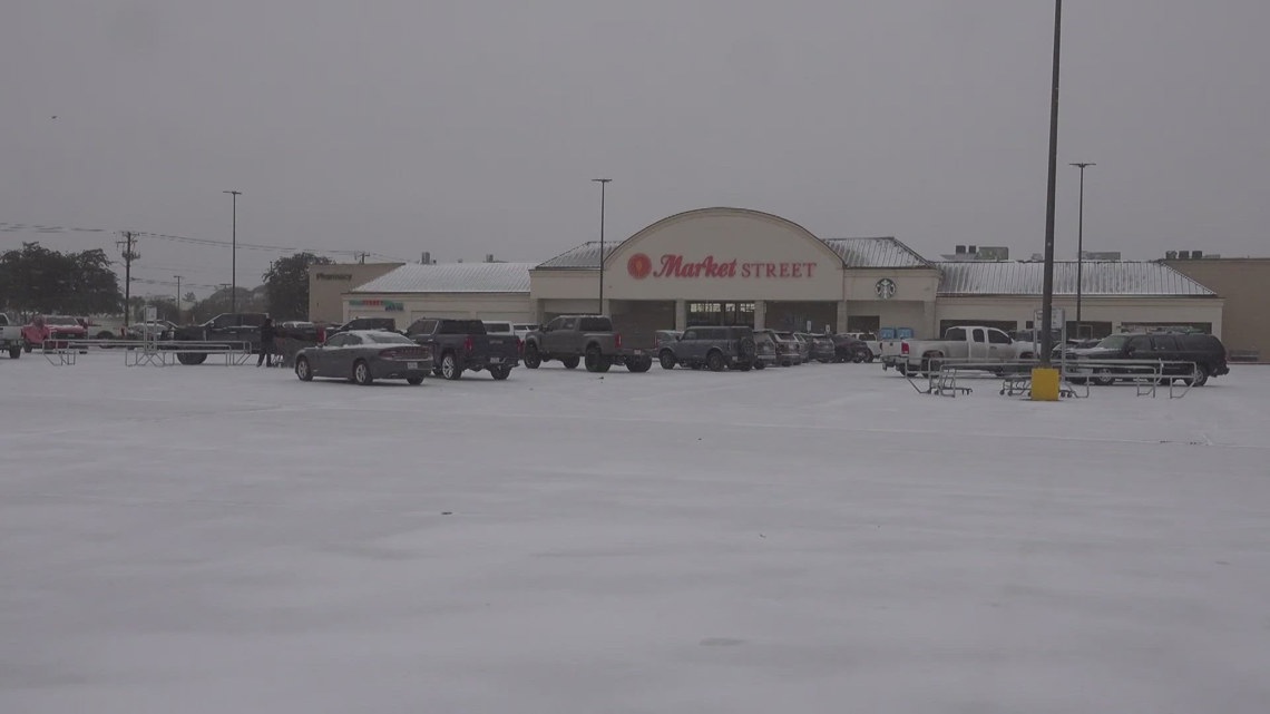 “I think they’re overreacting," Midlanders adventure out their homes during winter storm