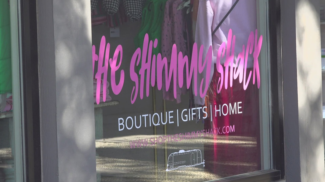 Christmas season gives small businesses a boost Small businesses account for 40 percent of the nation’s economic output.