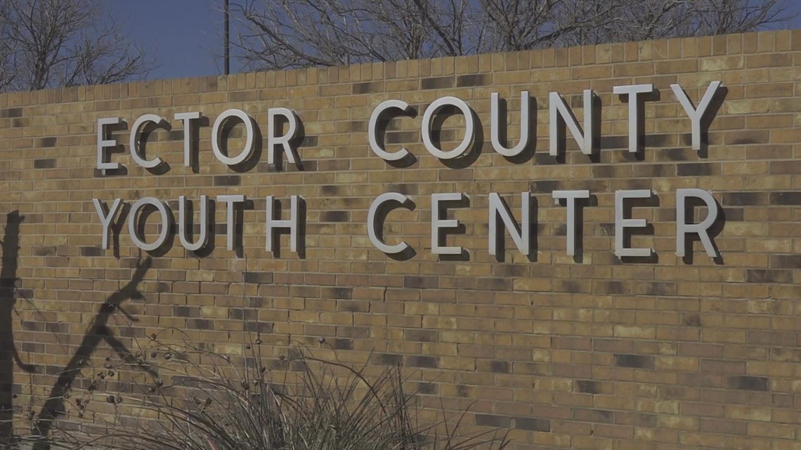 Beyond the Bow: Owners of Burger Barn donate gift bags for kids at Ector County Youth Center - Vimarsana News