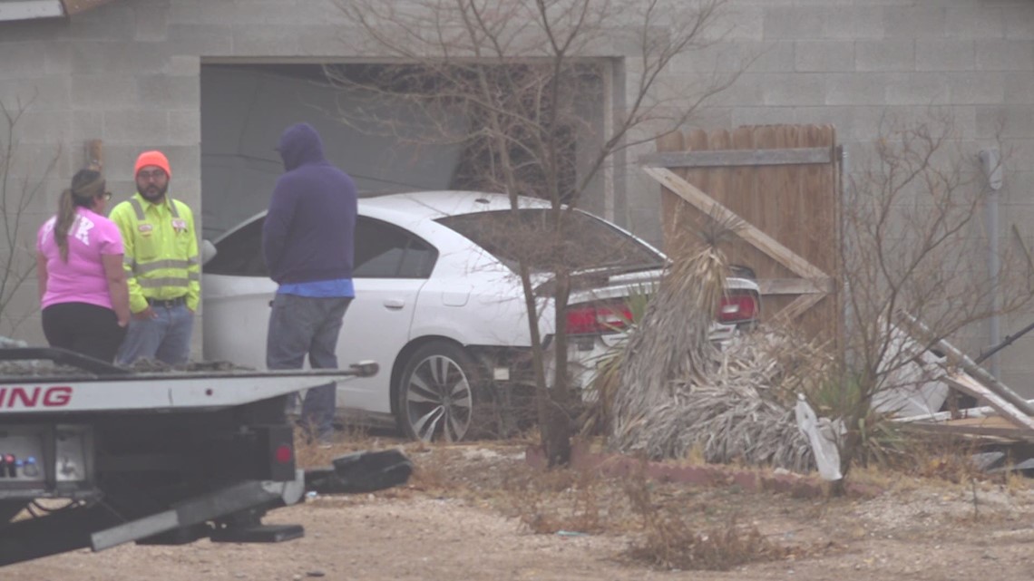 Car drives into an Odessa home - Vimarsana News