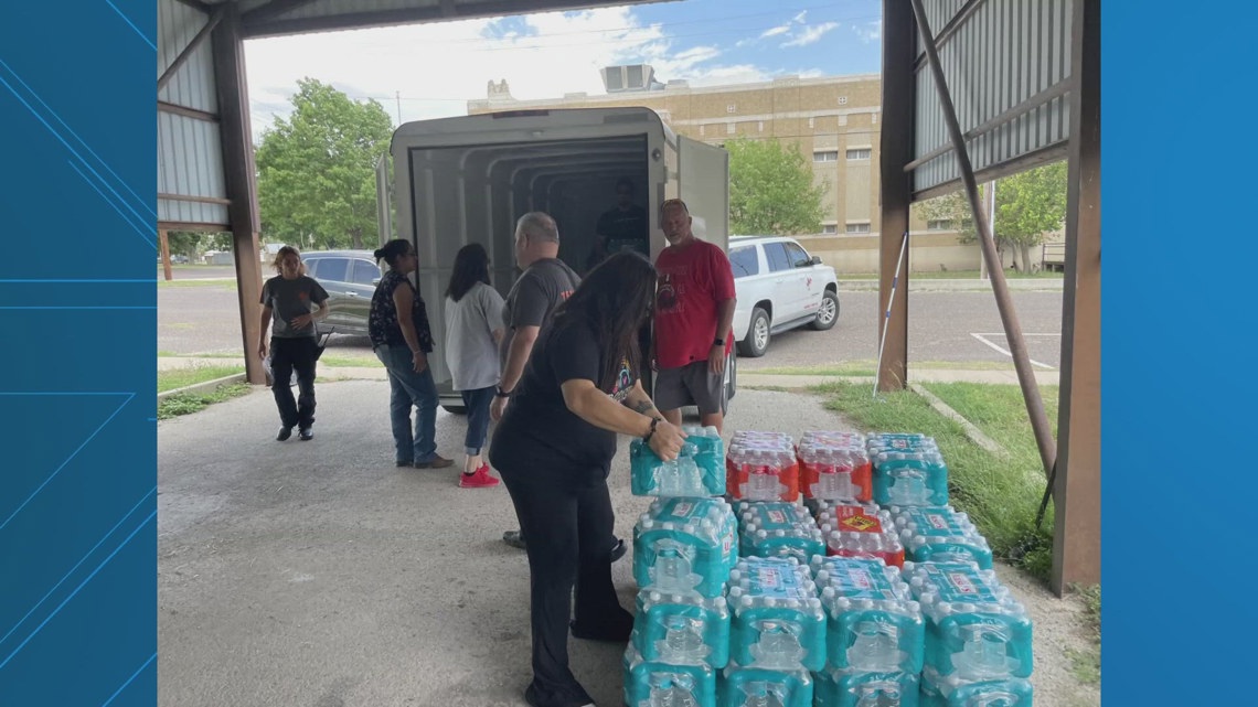 Grandfalls-Royalty ISD delivers water to Sanderson victims | newswest9.com