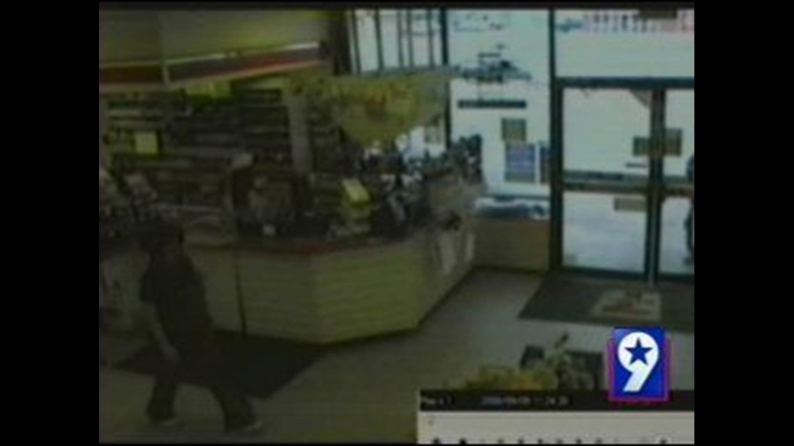 7-11 Robbed at Gunpoint in Midland, Suspect At Large | newswest9.com