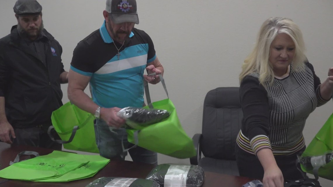 Local non-profits team up to give out gift bags to cancer patients before they begin treatment - Vimarsana News