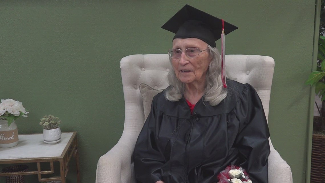 Youre Never Too Young Never Too Old To Dream Big 95 Year Old Woman Graduates From Howard 2489