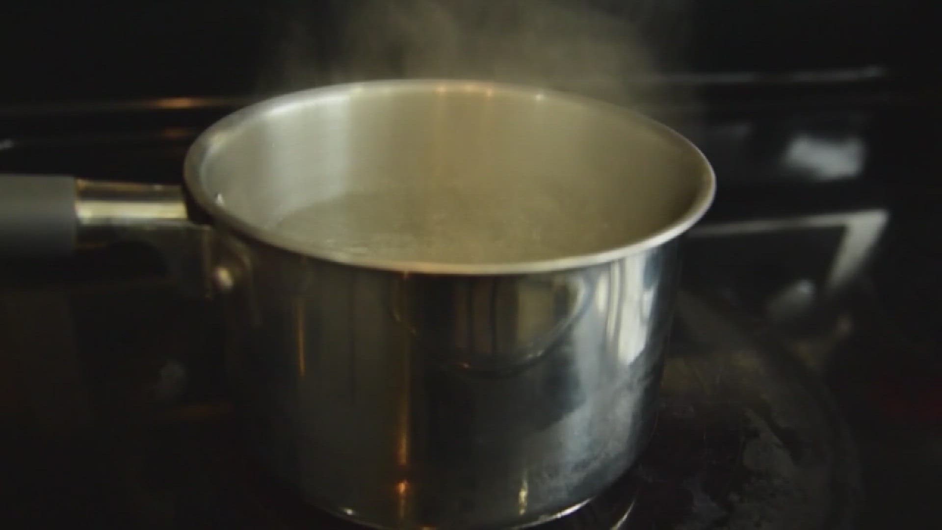 How Long To Boil Water? [Make It Safe for Consumption]