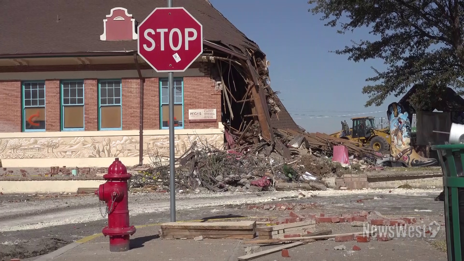 2 Union Pacific workers die after train derails in Pecos, Texas ...