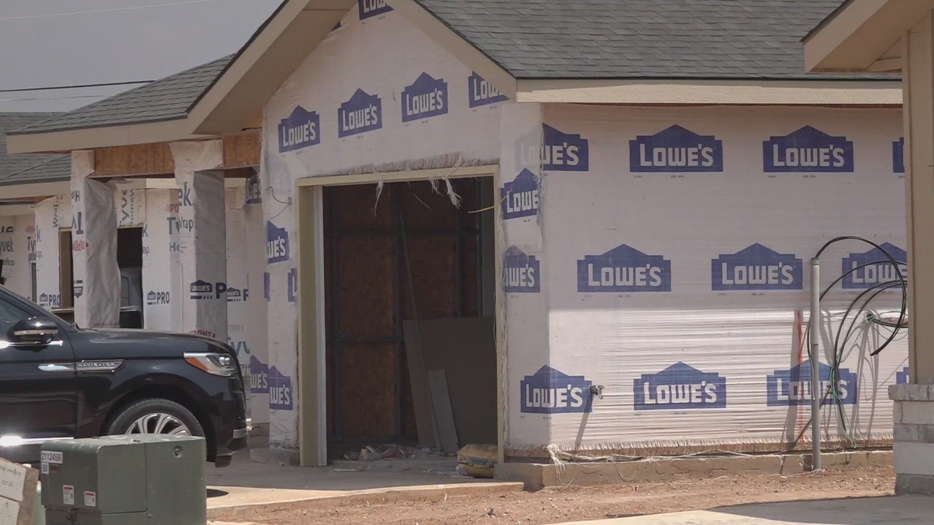 Midland approves construction permits for 1,200 homes to meet housing demand.