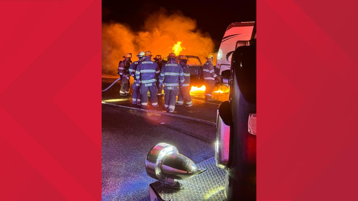 Pick up truck on fire on eastbound I-20 in Monahans - Vimarsana News