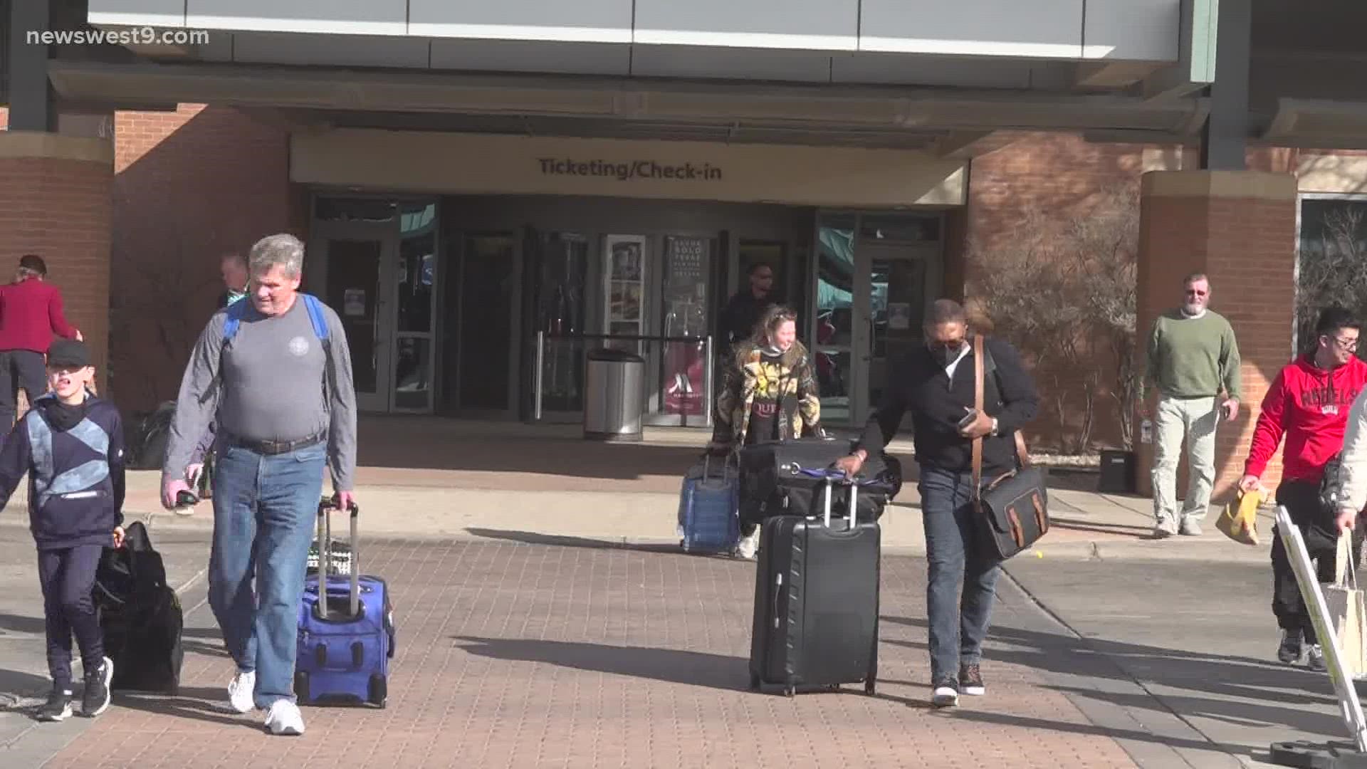 NewsWest 9's Rachel Robinson spoke with a TSA official to get a better understanding about what to look for in an airport and how to pack properly.