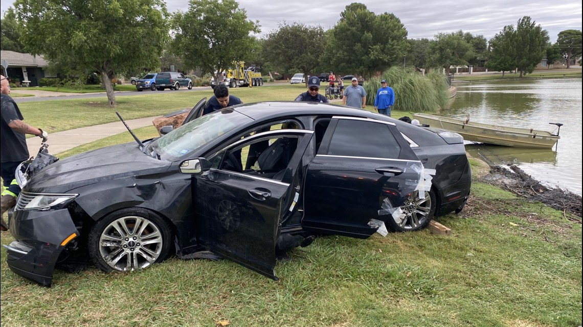 Teen driver drives car into duck pond | newswest9.com