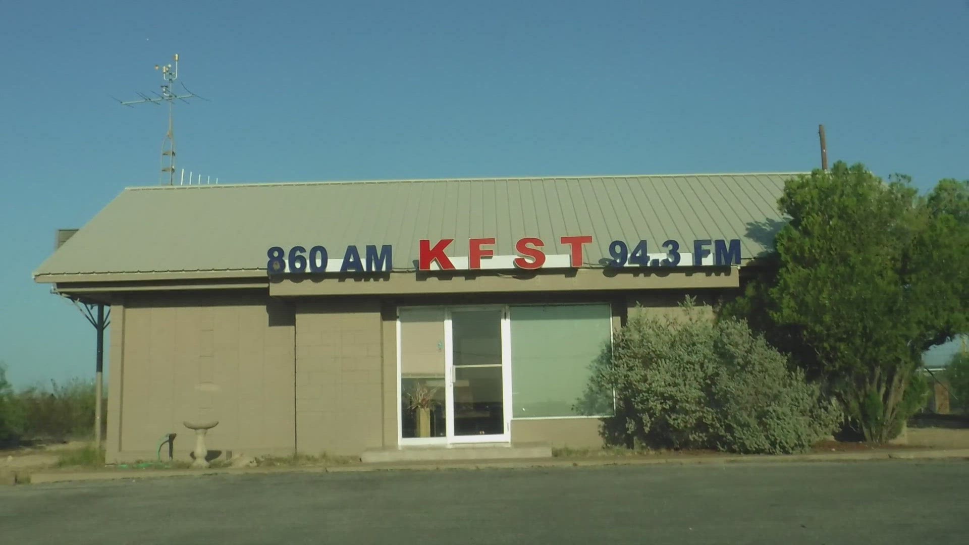 KFST Station plays country and western music with an English host throughout the day and music from Mexico with a Spanish-speaking host at night.