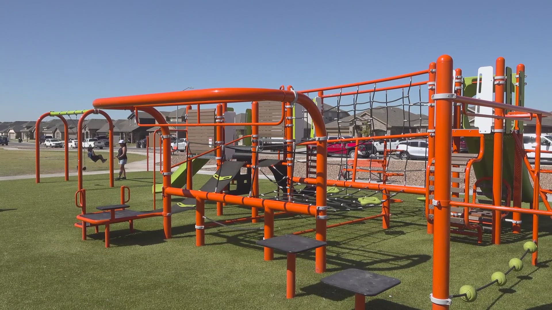 The new park is located in the Desert Ridge Area and was built from money donated by Larry Lee and his family.