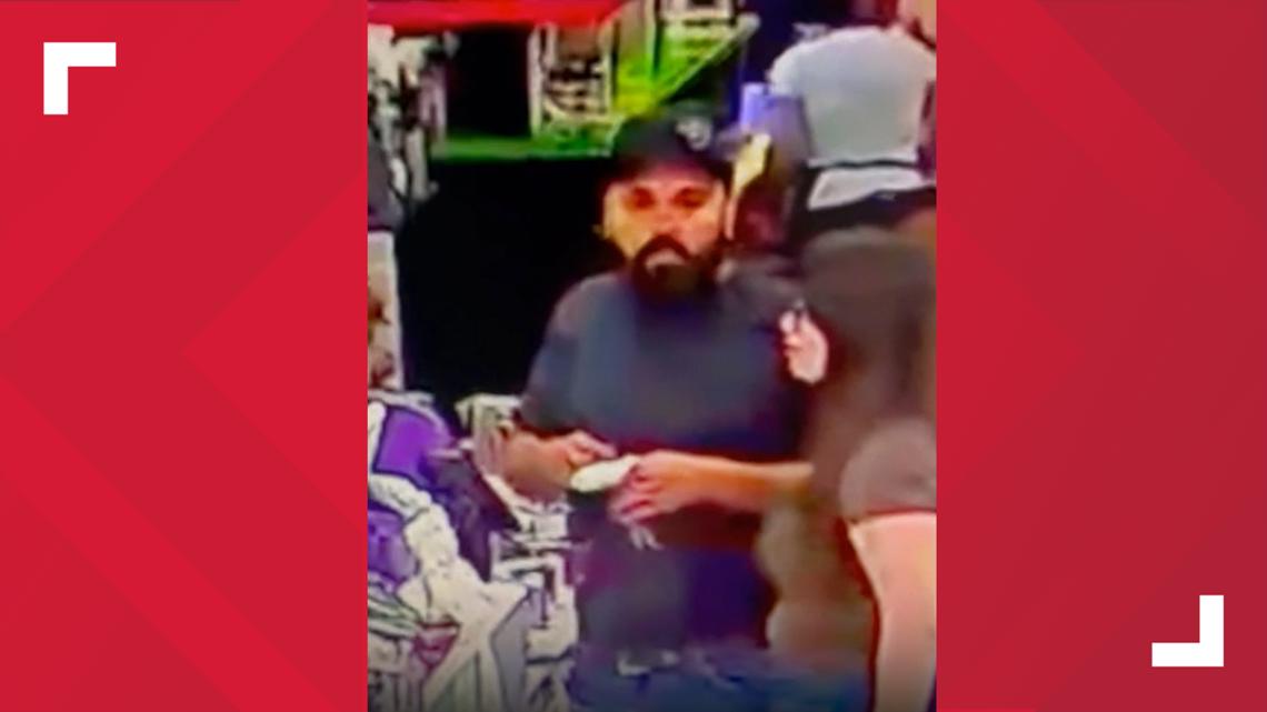 Police seek suspects in Music City Mall cellphone theft