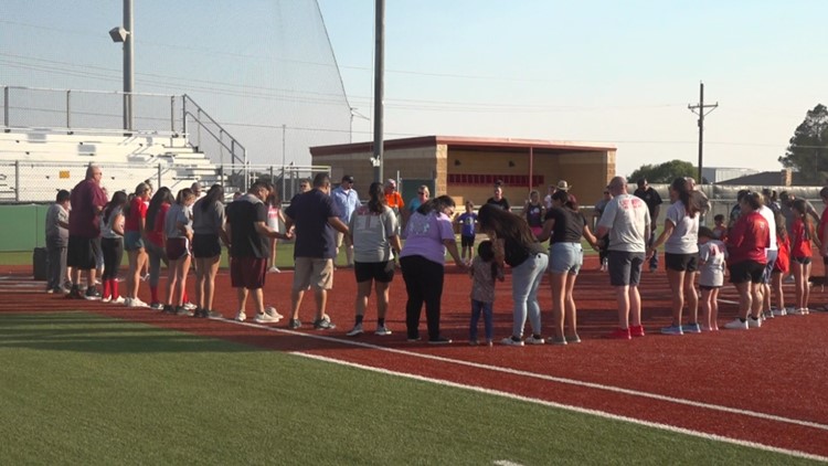 Stanton softball community holds vigil for victims of Uvalde shooting