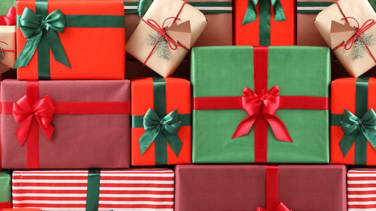 Men: Are you waiting to buy your partner's gift on Christmas Eve? You're not alone.
