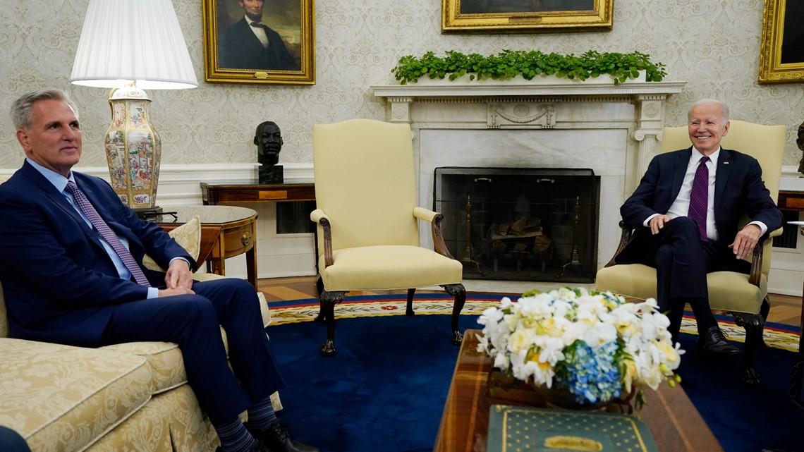 Biden hosts debt ceiling talks with McCarthy, Congress leaders - Vimarsana News