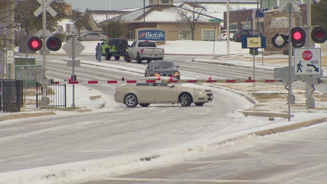 Texas winter storm Hundreds of thousands without power