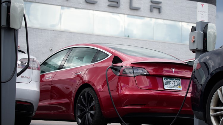 US advances probe of Teslas running into emergency vehicles