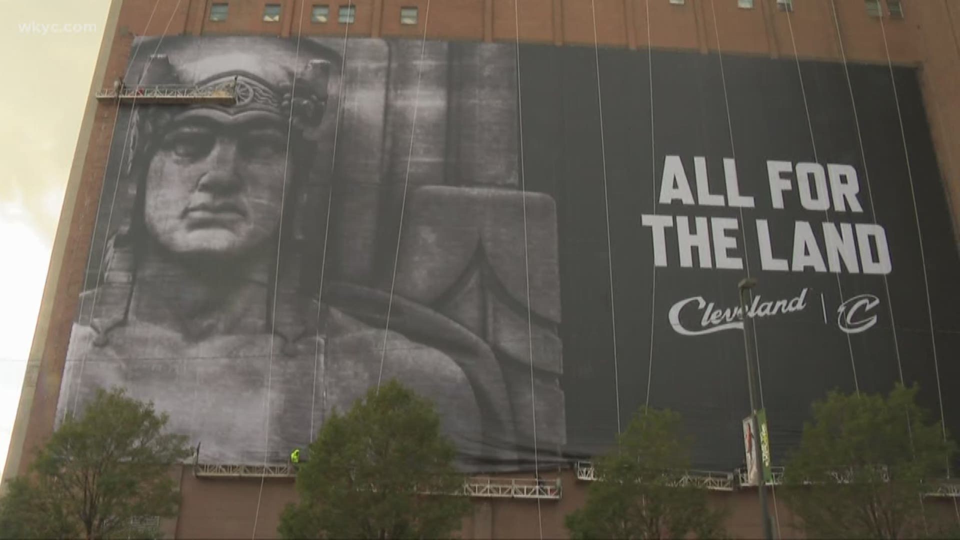 New 'Guardian' banner goes up at Sherwin Williams building in Cleveland